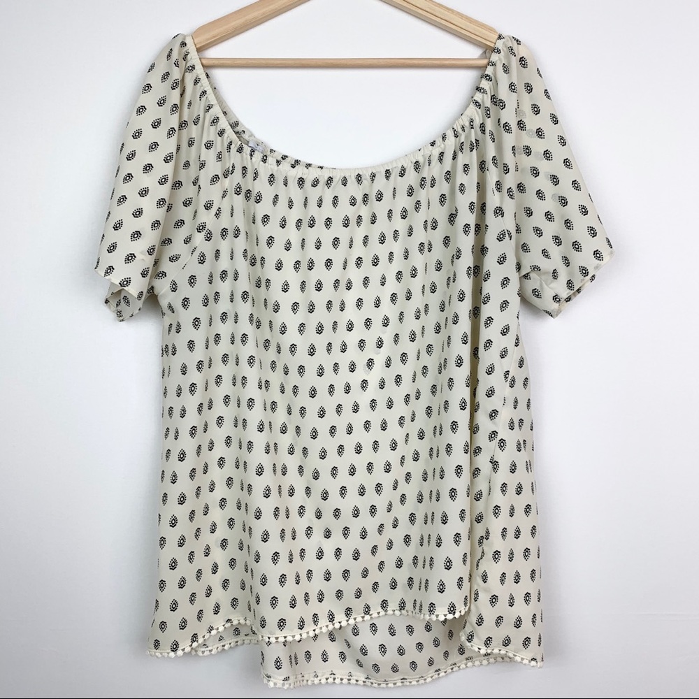 🍉Xhilaration off the shoulder geometric top 2XL $5 with bundle